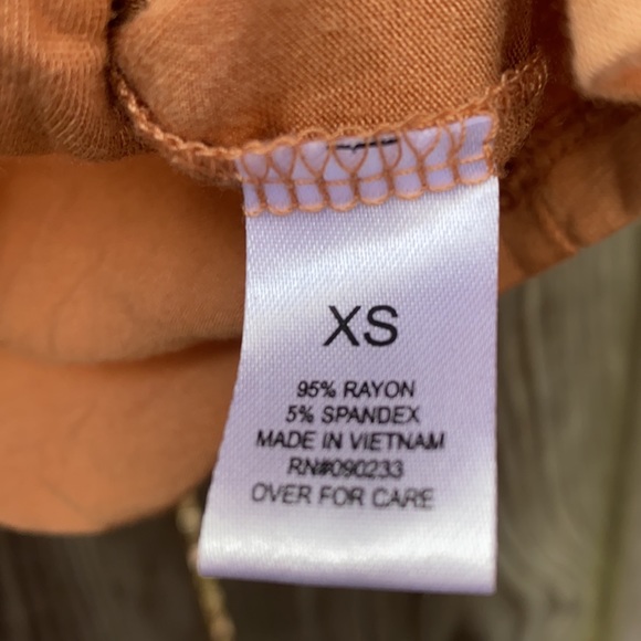 PAC cares crop top sz. XS - Picture 3 of 3